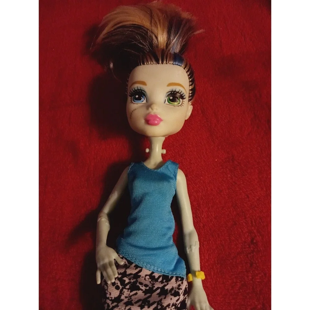 Monster High Doll 2008 1st Wave Frankie Stein Ghouls Collection Toy Doll Girls